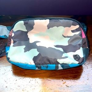 RARE LULULEMON EVERYWHERE BELT BAG *1L heritage camo pink Hawaiian blue NWOT